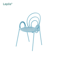 Mobilier d'extérieur de luxe nordique Balcon Patio Fauteuils empilables en aluminium Hôtel Restaurant Chaises de jardin modernes en métal