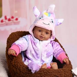 Muñeca Reborn Realista Babeside de 17'' (43cm), Bebé Recién Nacida Afroamericana Sonriente, Juguete Suave, Muñeca de Moda para Reconfortar - Product Image 5