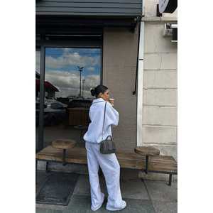 ชุดวอร์มสีเทาพื้นฐาน - Product Image 3