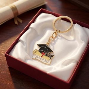 Breloques porte-clés de remise de diplôme en métal, thème toque et diplôme, pour la promotion 2026, cadeaux de fête en gros pour les seniors du lycée et du collège - Product Image 5