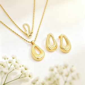 Conjunto de Joyería Certificada de Moda al por Mayor, Chapado en Oro de 18K, Acero Inoxidable, Diseño Hueco Retorcido en Forma de Corazón y Lágrima, Colgante para Mujer - Product Image 1