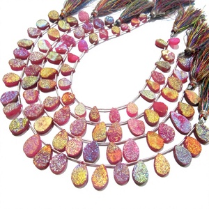 Perles de bijouterie en agate rose druzy naturelle, revêtues de titane, de forme ronde, type briolette, brin de 10 pouces de long - Product Image 1