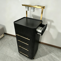 Chariot de rangement mobile pour outils de coiffure au design côtelé moderne avec support pour sèche-cheveux