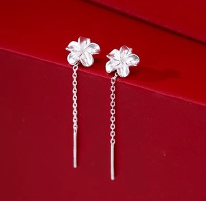 <span class=keywords><strong>Orecchini</strong></span> a Perno con Fiore di Gardenia in <span class=keywords><strong>Argento</strong></span> Puro S999, Realistici <span class=keywords><strong>Orecchini</strong></span> Floreali Bianchi Delicati per Donne, Regalo da Sposa, Vendita all'Ingrosso - Product Image 1