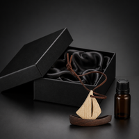 Diffuseur d'huiles essentielles en bois fait main de qualité supérieure en forme de bateau à voile, pendentif désodorisant pour voiture, ornement suspendu, OEM/ODM disponible