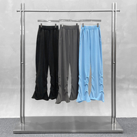 Pantalon de jogging ample pour femme en mélange de coton épais 400 g/m², délavé à l'acide, effet vieilli, déstructuré, plissé, coupe large, style streetwear