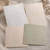 Invitation de mariage de luxe en relief, cadre floral délicat avec inscription dorée sur carton texturé de qualité supérieure
