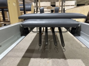 Reformer de Pilates Comercial de Alta Calidad, Diseño Clásico en Aleación de Aluminio Resistente, Ajustable para Equilibrio Corporal, para Estudio de Pilates - Product Image 3