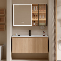 Meuble de salle de bain élégant en aluminium nid d'abeille grain chêne clair avec 2 portes, miroir, étagère ouverte et lavabo en céramique anti-traces de doigts