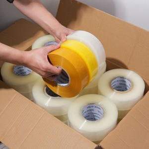 Ruban adhésif transparent jaune 45 mm 25 microns film BOPP haute viscosité pour la fermeture de boîtes et la sécurisation des marchandises - Product Image 1