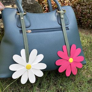 New Daisy Bag Charm PU Leather Sunflower <b>Keychain</b> Pendant Cute Floral Hanging Ornament - Product Image 1
