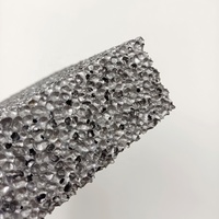 Mousse en aluminium poreuse Mousse métallique en aluminium à cellules fermées avec trous perforés