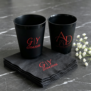 Verre à vin sans pied jetable transparent de 350 ml (12 oz) en plastique sans BPA, incassable, style américain moderne, avec serviette noire pour cocktail - Product Image 1