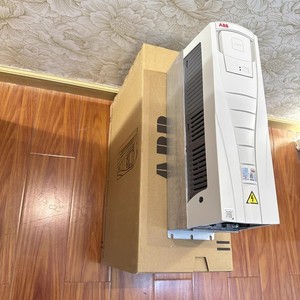 Variateur de fréquence ABB ACS550 01 03A3 4 triphasé 400V IP20 750W contrôle vectoriel sans capteur - Product Image 1