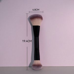 Pinceau de maquillage double embout en forme d'éventail, manche en bois noir et or, fibres synthétiques, pour blush et cosmétiques visage - Product Image 2