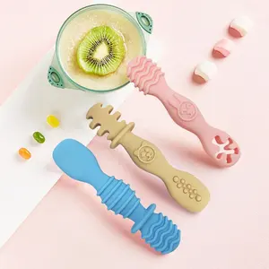 New Baby Products 2023 Silicone Baby Teething Training Spoons Bent Pre Spoons Kids Spoon and Fork Sets