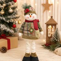 Figurine de Père Noël en tissu écossais vintage extensible pour décorations de Noël, idéale pour les hôtels, centres commerciaux, halls et vitrines