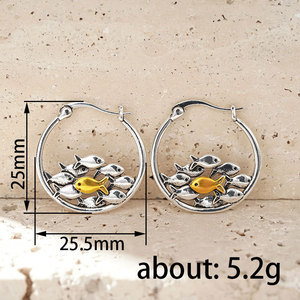 Orecchini a Cerchio Bicolore a Forma di Pesce per Donne, Gioielli di Design Vintage Unici e alla Moda - Product Image 3