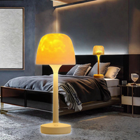 Lampe de projecteur moderne à DEL Aurora avec télécommande Lampe de table à ondulation d'eau à pieds hauts Idée de cadeau de projection romantique d'intérieur