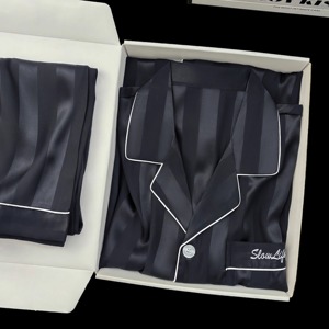 <span class=keywords><strong>Pigiama</strong></span> da <span class=keywords><strong>uomo</strong></span> <span class=keywords><strong>nero</strong></span> personalizzato primavera e autunno vestiti per la casa a manica lunga in seta per il compleanno del ragazzo Set di pigiami in raso - Product Image 1