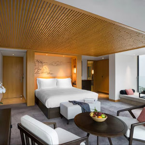 Ensemble de lit de chambre d'hôtel moderne en bois de luxe Alila Angi Resort avec design à panneaux pour appartement et <span class=keywords><strong>salon</strong></span> - Product Image 1