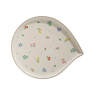 Plato de Cerámica para el Hogar con Borde Dorado y Aspecto Elegante, Plato para Desayuno, Plato Plano y Plato de Postre de Alta Gama - Product Image 1