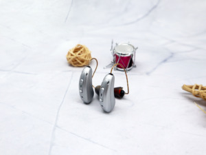 Aide auditive rechargeable RIC 16 canaux à succès pour seniors avec <span class=keywords><strong>3</strong></span> microphones et fonctions de réduction du bruit - Product Image 5