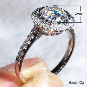 Anello elegante da donna con design scintillante intarsiato, gioielli classici alla moda per feste - Product Image 5