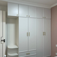 Armoire minimaliste avec tiroirs en MDF blanc, beige, marron foncé, acacia pour chambre d'hôtel