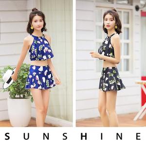 Maillot de bain deux pièces pour femmes Qingdao, bleu marine, motif floral, haut court à bretelles, pour la natation et les sports nautiques, taille adulte - Product Image 3