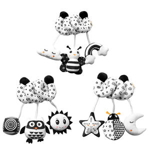 Juguetes <span class=keywords><strong>para</strong></span> cochecito Wgite y Black Plush Kid Crib Música móvil <span class=keywords><strong>BB</strong></span> Squeaker Bed Juguete colgante Animal relleno Sonajero BabyToy Regalo - Product Image 1