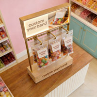 Étagère de présentation de bonbons personnalisée pour la promotion, présentoir de comptoir en bois avec crochet, étagère de présentation suspendue