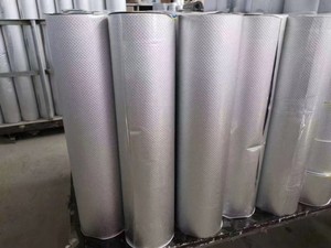 Rollos <span class=keywords><strong>de</strong></span> Lámina <span class=keywords><strong>de</strong></span> Aluminio con Tela No Tejida Compuesta en Relieve Personalizable, Utilizados para <span class=keywords><strong>Aislamiento</strong></span> <span class=keywords><strong>de</strong></span> Edificios, Embalaje, <span class=keywords><strong>Placas</strong></span> Metálicas <span class=keywords><strong>de</strong></span> <span class=keywords><strong>Aislamiento</strong></span> - Product Image 4