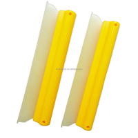 Herramienta de Limpieza de Vidrios con Cepillo Raspador de Silicona Integrado para Paneles de Automóviles y Ventanas