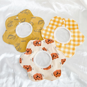 Bavoir pour bébé beige moderne personnalisé de haute qualité, fabricant, monogramme amusant, ensemble de bavoirs pour bébé en coton biologique pour nouveau-né - Product Image 3