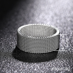 Anello Minimal Weave Unisex, Gioiello da Dito alla Moda per Uso Quotidiano - Product Image 4
