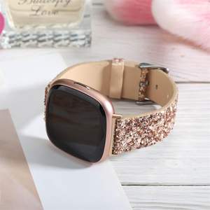 Bandas Bling compatibles <span class=keywords><strong>Fitbit</strong></span> Versa 4/<span class=keywords><strong>Fitbit</strong></span> Versa 3/<span class=keywords><strong>Fitbit</strong></span> Sense 2/Sense Band Mujeres Glitter Sparkle Correa de cuero - Product Image 6