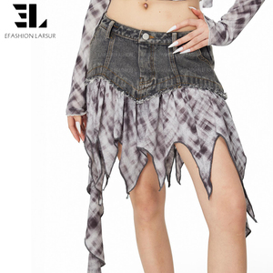 Falda Vaquera Corta de Mezclilla con Parches Casuales y Lavado Desgastado para Mujer, Cintura Alta y Borde Deshilachado, de LARSUR Custom Factory - Product Image 6