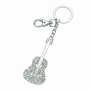 Portachiavi con chitarra classica in cristallo e strass per gli amanti della musica - Product Image 2