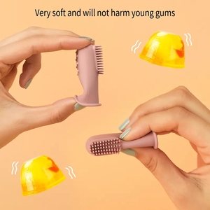 YDM vente directe d'usine silicone bébé et enfants <span class=keywords><strong>brosse</strong></span> à dents morsure de doigt doux à 360 degrés pour les soins bucco-dentaires logo personnalisable - Product Image 4