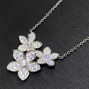 Collana con Fiori per Donne - Product Image 1