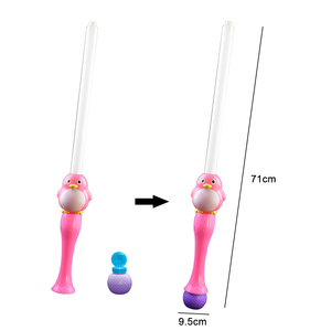 Épée à bulles en plastique LED lumineuse avec musique et design pingouin, fonctionne sur piles - Product Image 2