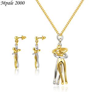 Coppie abbracciano collana pendente nera girevole oro coppia abbraccio collana pendente coppie orecchini - Product Image 1