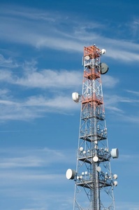 Tour de télécommunication autoportante en acier cornière de 30 à 100 m pour antennes et réseaux micro-ondes - Product Image 4