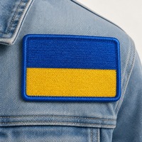 Patch brodé personnalisé en tissu chenille 3D, drapeau de l'Ukraine, thermocollant, bordure Merrow, pour écharpe et chapeau, forme fleur/cœur, ODM