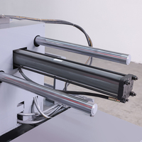 Scie à ruban métallique automatique à double vérin hydraulique avec système d'évacuation des copeaux électrique pour la découpe de profilés en acier et de métaux solides