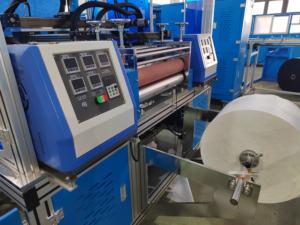 Machine de fabrication de blouse chirurgicale non tissée ultrasonique jetable entièrement automatique vêtements de médecin hospitalier combinaison de protection - Product Image 3