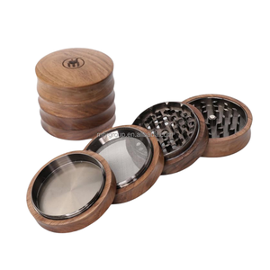 Tùy chỉnh OEM/ODM đen óc chó gỗ thảo mộc Máy xay khắc logo thảo dược Máy Nghiền gỗ hút phụ kiện thuốc lá Hướng dẫn sử dụng mài - Product Image 1