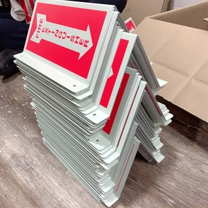 Panneau mural de signalisation 3D pour extincteur, flèche vers le bas, projection de <span class=keywords><strong>feu</strong></span>, 12"x4", en aluminium réfléchissant avec trous de fixation pré-percés - Product Image 4