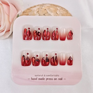 OEM Kit de nail art rouge dégradé 3D de haute qualité, nouvelle arrivée, design carré, en acrylique fait main, avec strass à presser pour les doigts - Product Image 1